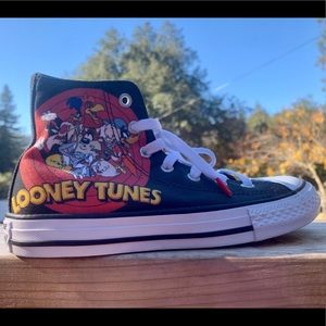 Looney Tunes kids Converse